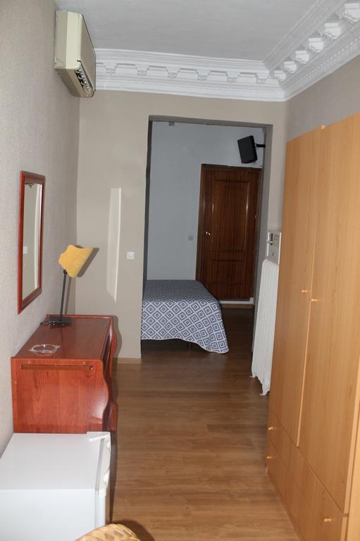 Hostal Trevinca มาดริด ภายนอก รูปภาพ