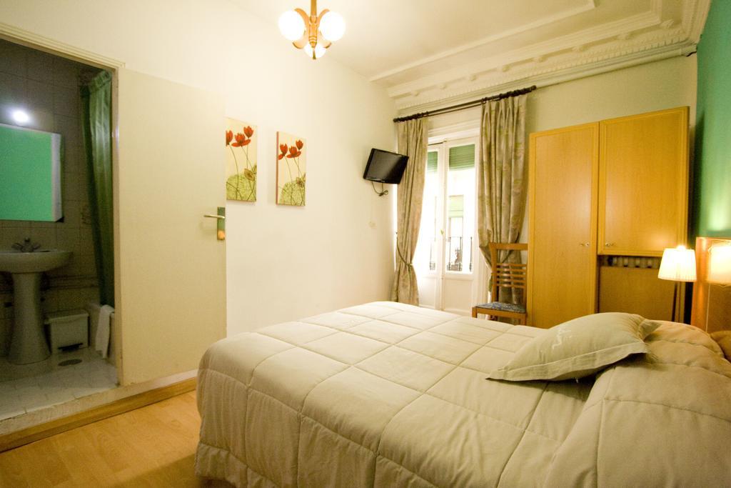 Hostal Trevinca มาดริด ภายนอก รูปภาพ
