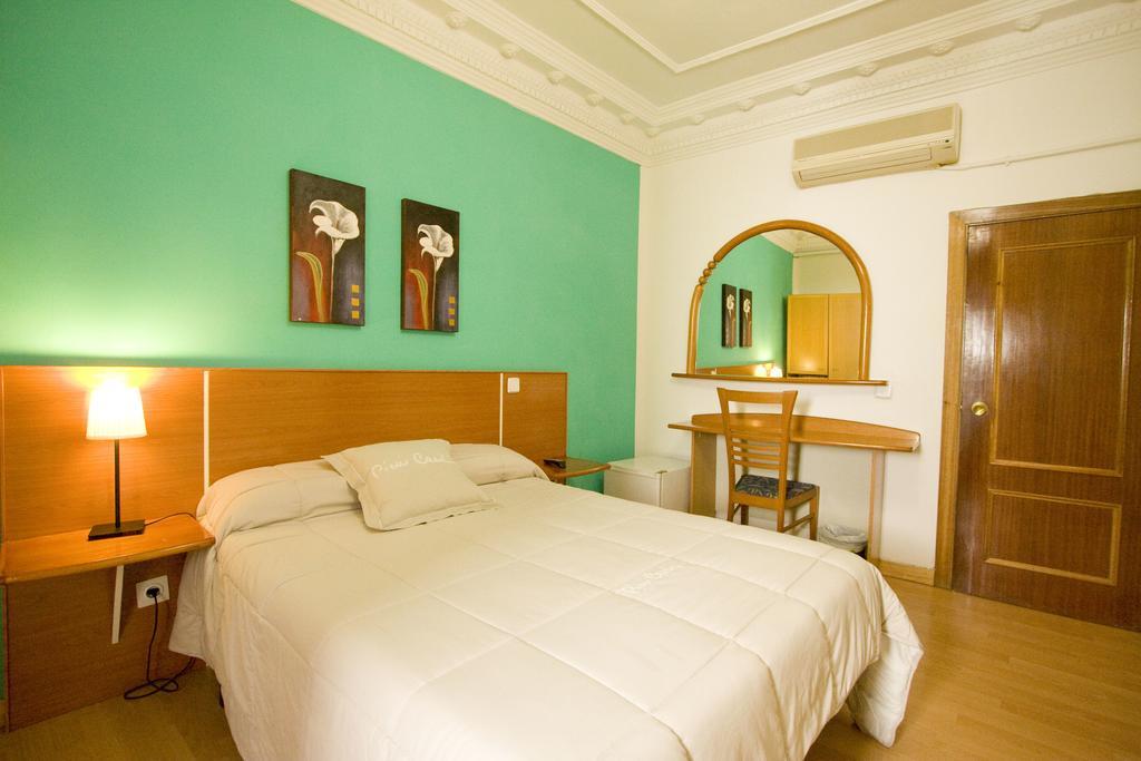 Hostal Trevinca มาดริด ภายนอก รูปภาพ