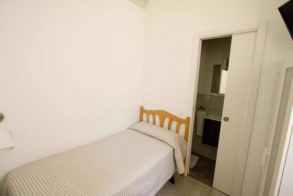 Hostal Trevinca มาดริด ภายนอก รูปภาพ