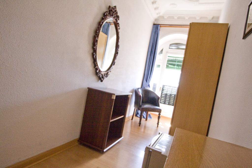 Hostal Trevinca มาดริด ภายนอก รูปภาพ