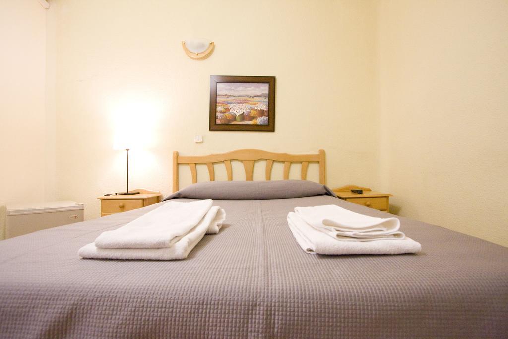 Hostal Trevinca มาดริด ภายนอก รูปภาพ