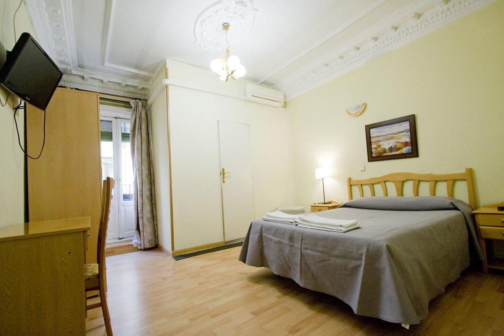 Hostal Trevinca มาดริด ภายนอก รูปภาพ