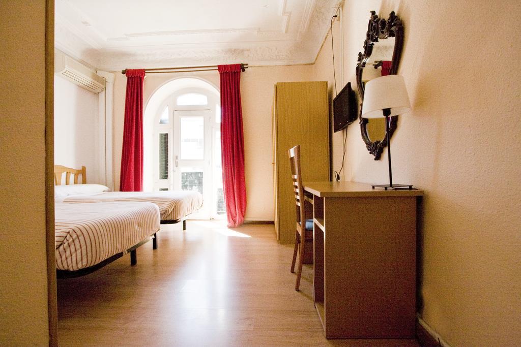 Hostal Trevinca มาดริด ภายนอก รูปภาพ