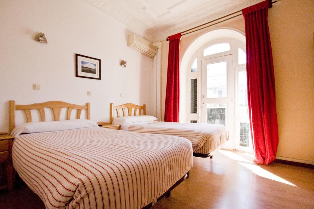 Hostal Trevinca มาดริด ภายนอก รูปภาพ
