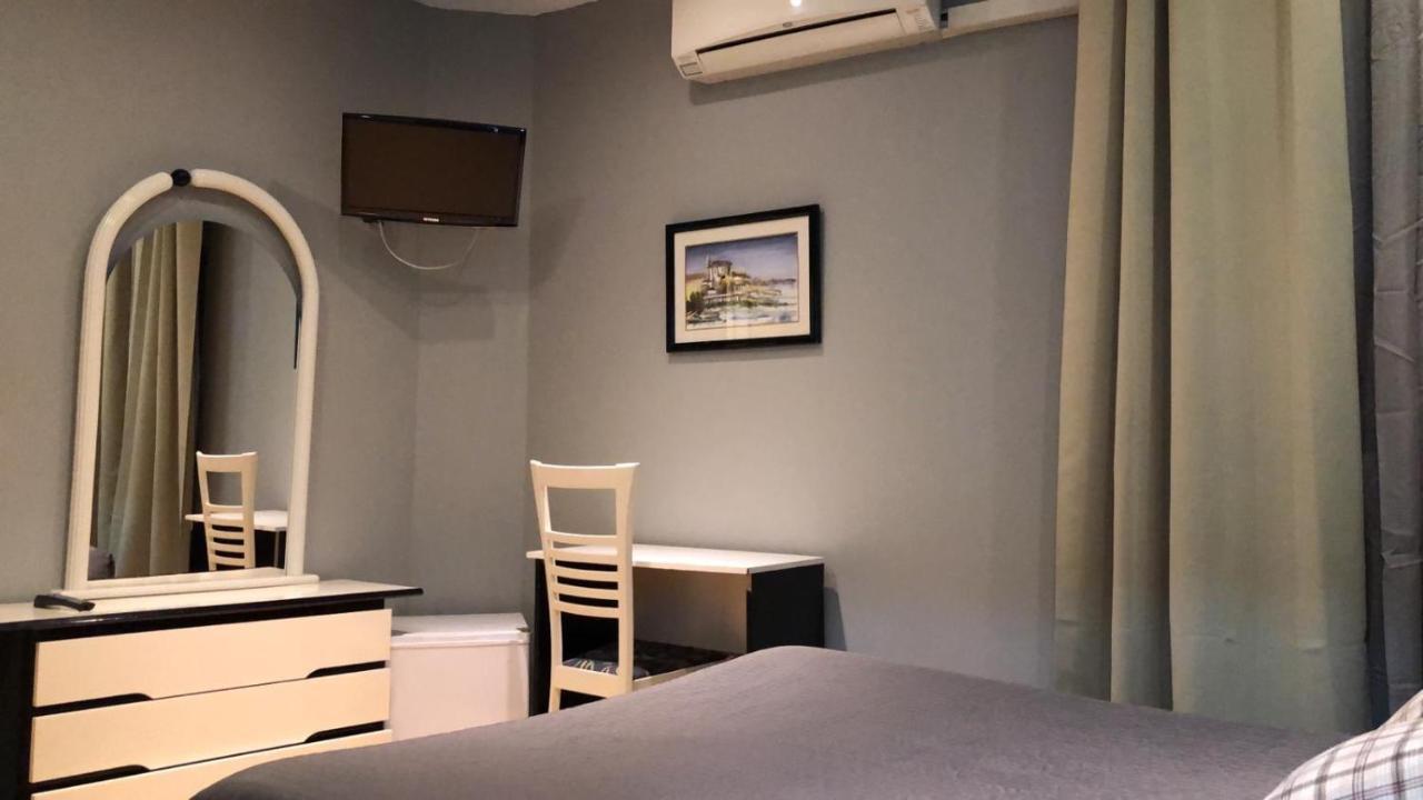 Hostal Trevinca มาดริด ภายนอก รูปภาพ