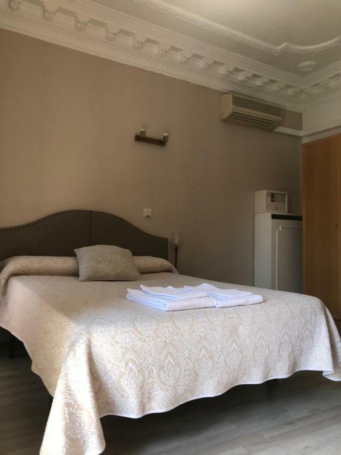 Hostal Trevinca มาดริด ภายนอก รูปภาพ